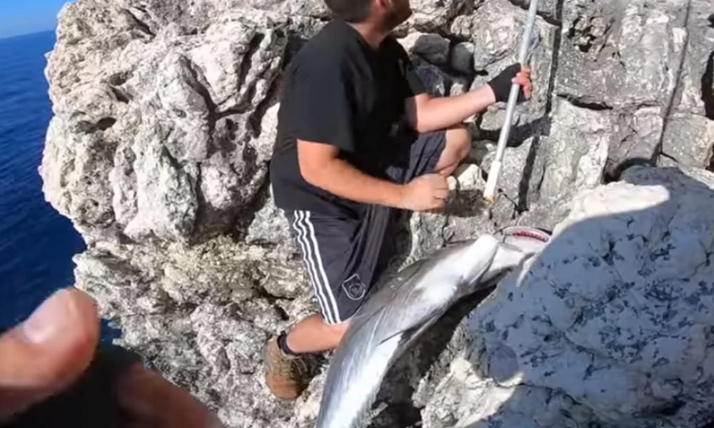 Την "ψαριά" της ζωής τους έκανα δύο ερασιτέχνες ψαράδες στην Κέρκυρα
